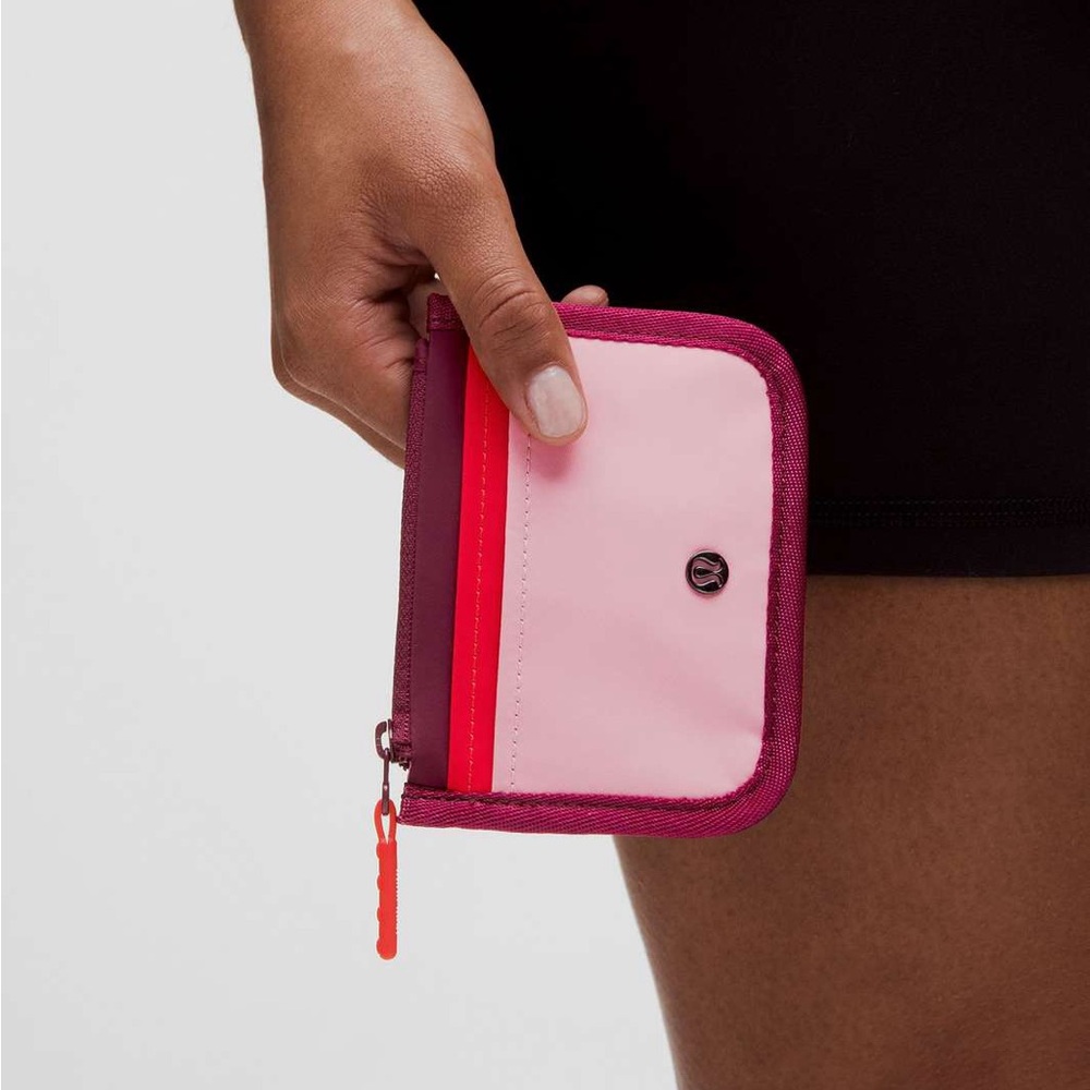 NWT 🏷️ True Identity Card Case in Wine Berry/Hot Heat/Pink